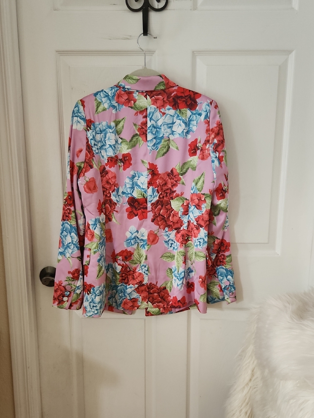 Beautiful Pink Floral Blazer - Picture 6 of 8
